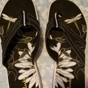 NWOT Clark's flip flops 9m